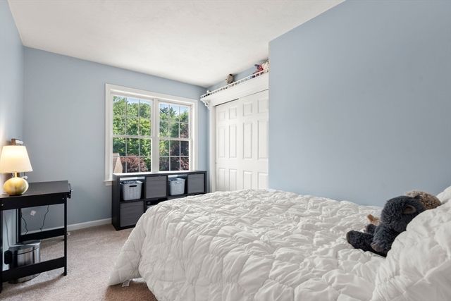 7 Evergreen Ln, Sturbridge, MA 01518