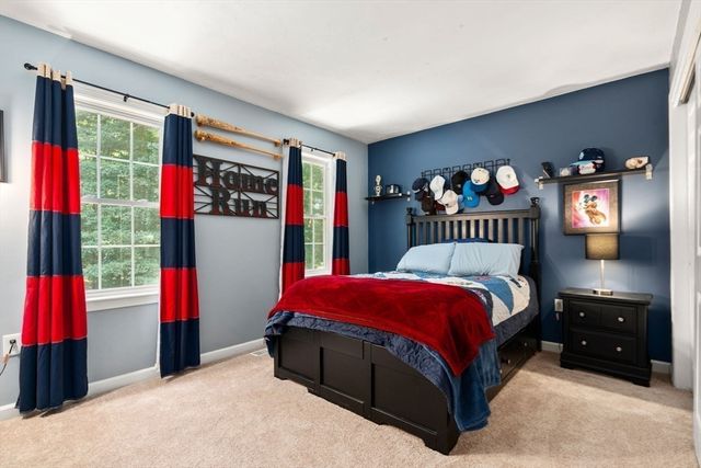 7 Evergreen Ln, Sturbridge, MA 01518