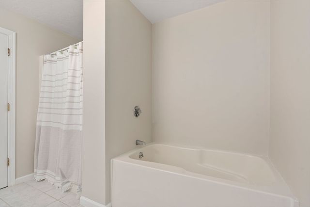 7 Evergreen Ln, Sturbridge, MA 01518