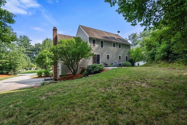7 Evergreen Ln, Sturbridge, MA 01518