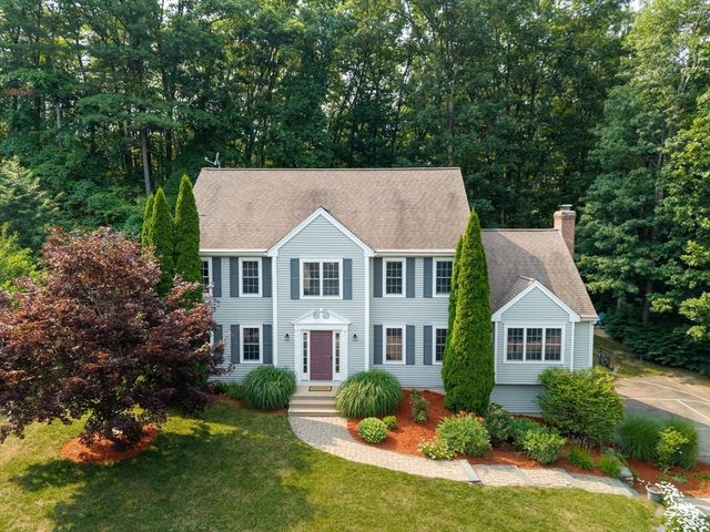 7 Evergreen Ln, Sturbridge, MA 01518