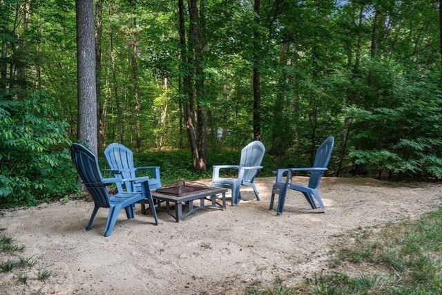 7 Evergreen Ln, Sturbridge, MA 01518