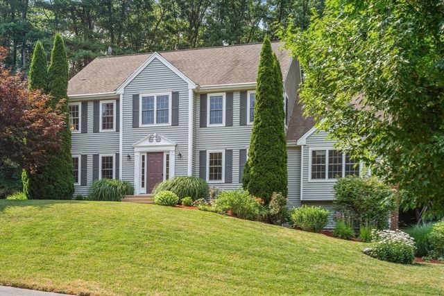 7 Evergreen Ln, Sturbridge, MA 01518
