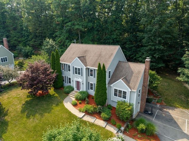 7 Evergreen Ln, Sturbridge, MA 01518