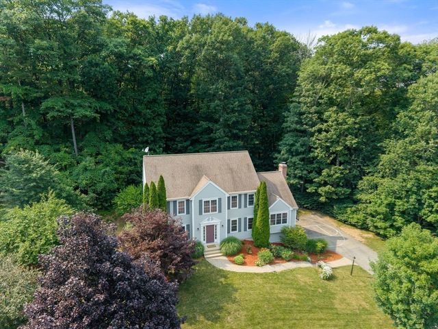 7 Evergreen Ln, Sturbridge, MA 01518
