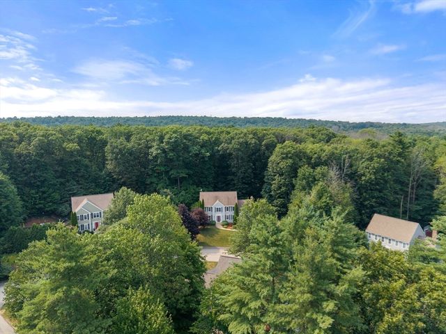 7 Evergreen Ln, Sturbridge, MA 01518