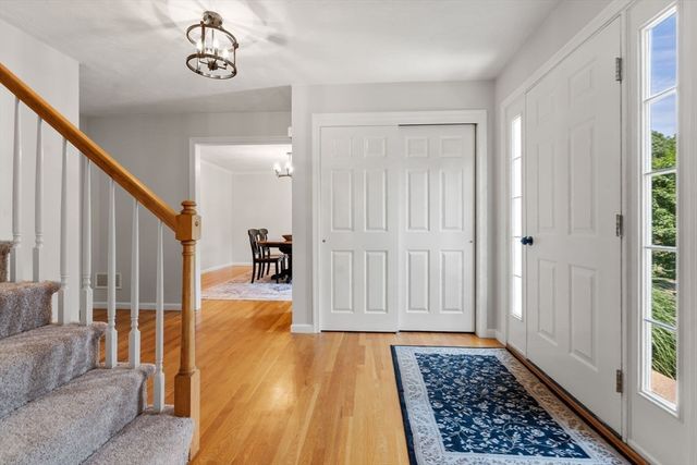 7 Evergreen Ln, Sturbridge, MA 01518