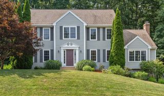 7 Evergreen Ln, Sturbridge, MA 01518