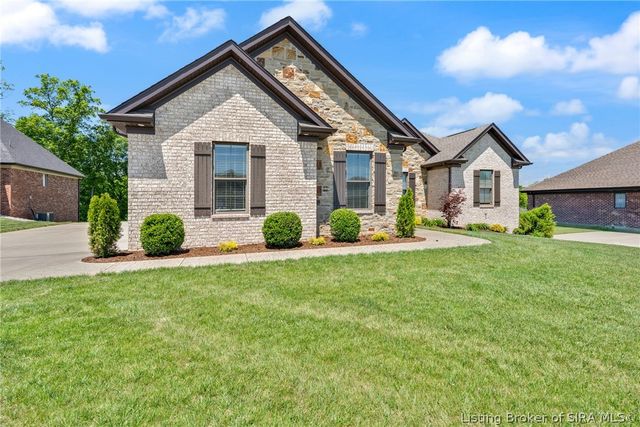 11204 Winged Foot Drive, Sellersburg, IN 47172