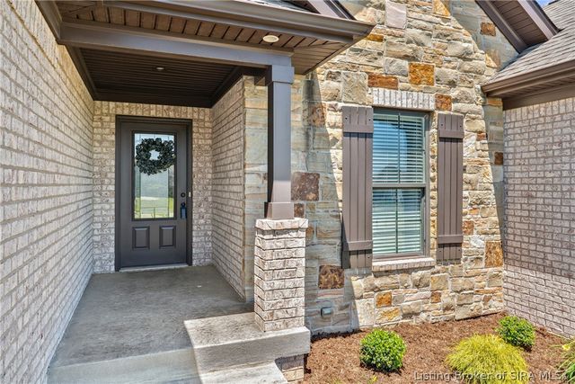 11204 Winged Foot Drive, Sellersburg, IN 47172