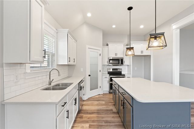 11204 Winged Foot Drive, Sellersburg, IN 47172