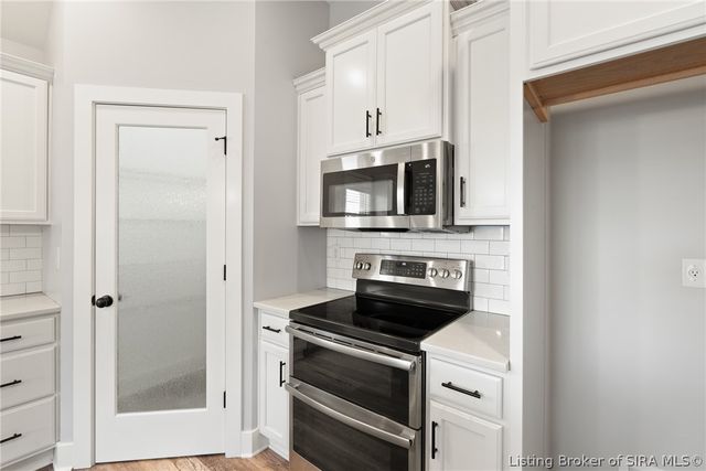 11204 Winged Foot Drive, Sellersburg, IN 47172