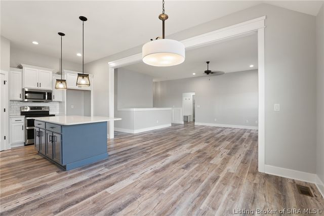 11204 Winged Foot Drive, Sellersburg, IN 47172