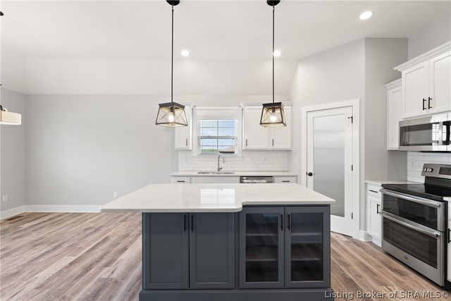 11204 Winged Foot Drive, Sellersburg, IN 47172