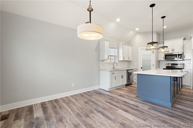 11204 Winged Foot Drive, Sellersburg, IN 47172