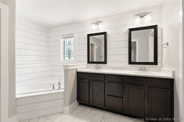 11204 Winged Foot Drive, Sellersburg, IN 47172