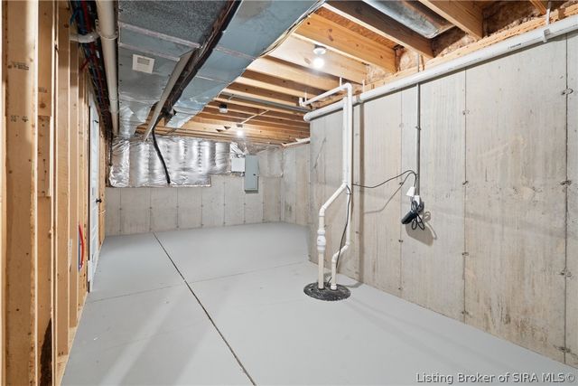 11204 Winged Foot Drive, Sellersburg, IN 47172
