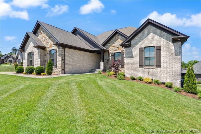 11204 Winged Foot Drive, Sellersburg, IN 47172