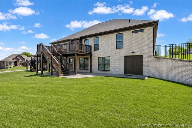 11204 Winged Foot Drive, Sellersburg, IN 47172