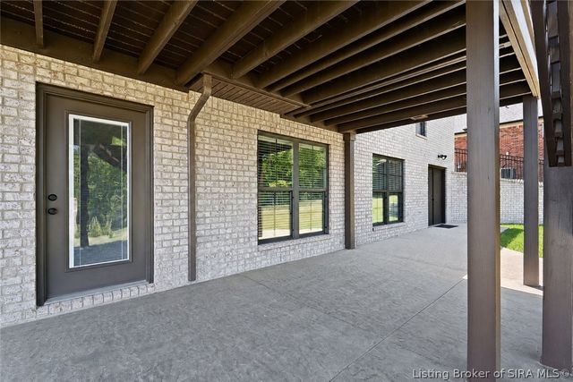 11204 Winged Foot Drive, Sellersburg, IN 47172