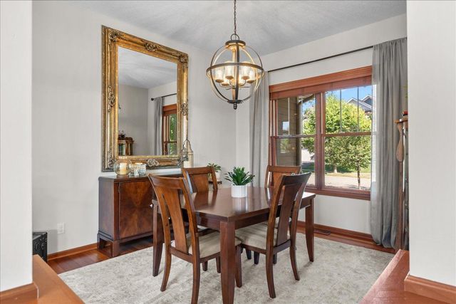 1618 Headwaters Lane, Woodbury, MN 55129