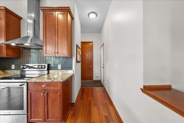 1618 Headwaters Lane, Woodbury, MN 55129