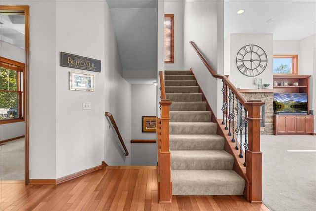 1618 Headwaters Lane, Woodbury, MN 55129