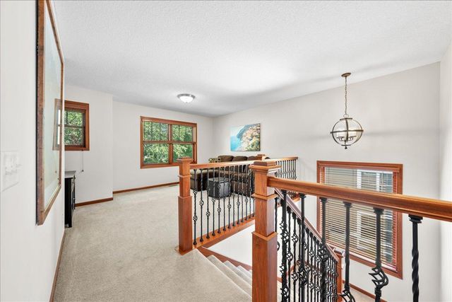 1618 Headwaters Lane, Woodbury, MN 55129