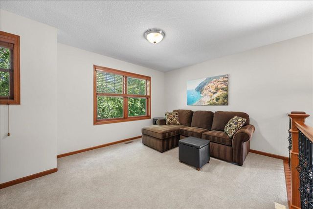 1618 Headwaters Lane, Woodbury, MN 55129