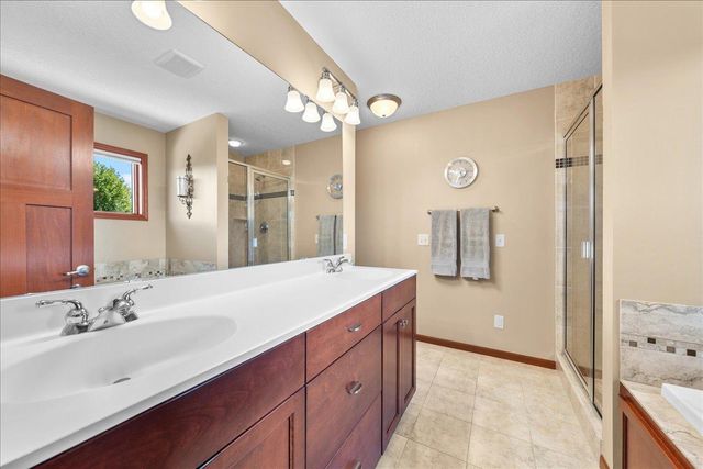 1618 Headwaters Lane, Woodbury, MN 55129