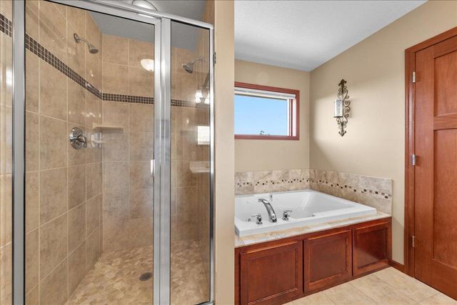 1618 Headwaters Lane, Woodbury, MN 55129