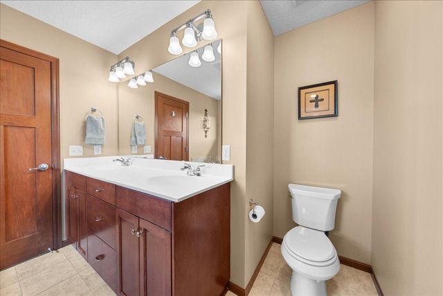 1618 Headwaters Lane, Woodbury, MN 55129