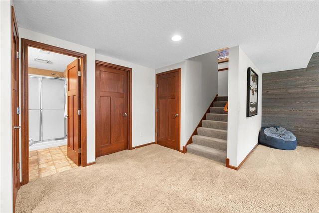 1618 Headwaters Lane, Woodbury, MN 55129