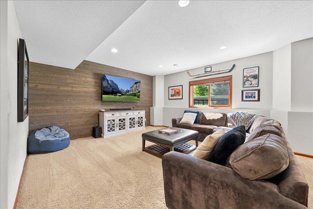 1618 Headwaters Lane, Woodbury, MN 55129