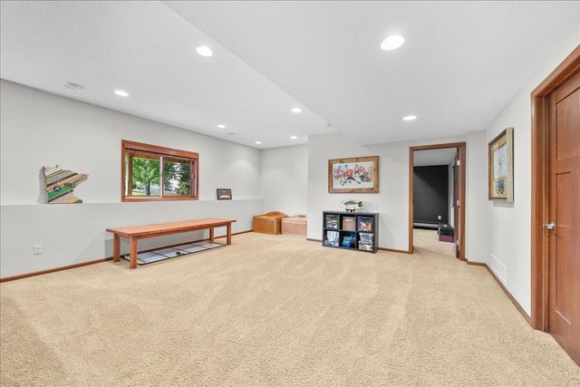 1618 Headwaters Lane, Woodbury, MN 55129