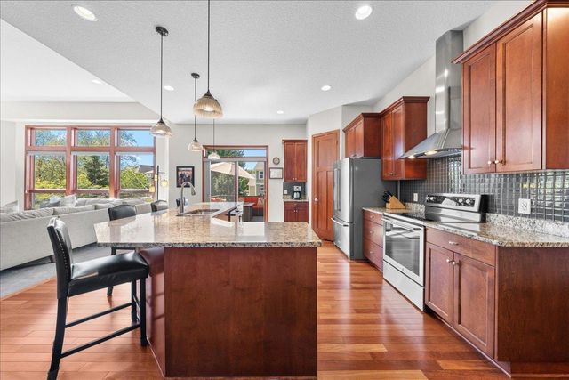 1618 Headwaters Lane, Woodbury, MN 55129