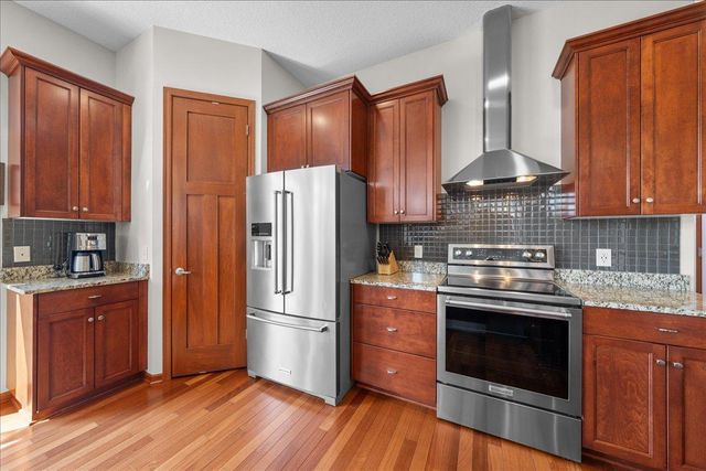 1618 Headwaters Lane, Woodbury, MN 55129