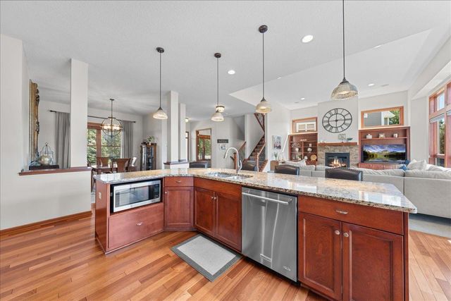 1618 Headwaters Lane, Woodbury, MN 55129