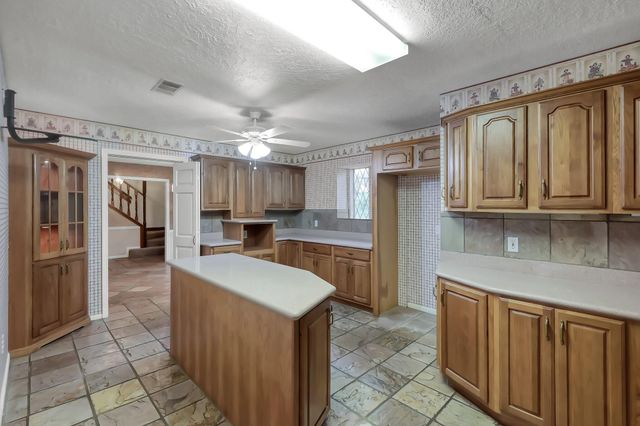 105 Broken Bough Lane, Conroe, TX 77304