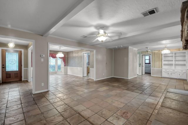 105 Broken Bough Lane, Conroe, TX 77304