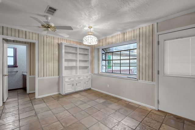 105 Broken Bough Lane, Conroe, TX 77304