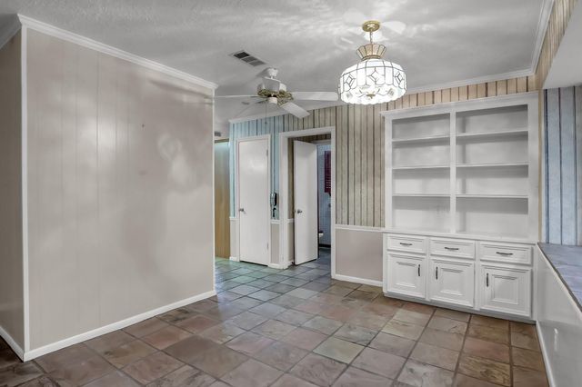 105 Broken Bough Lane, Conroe, TX 77304