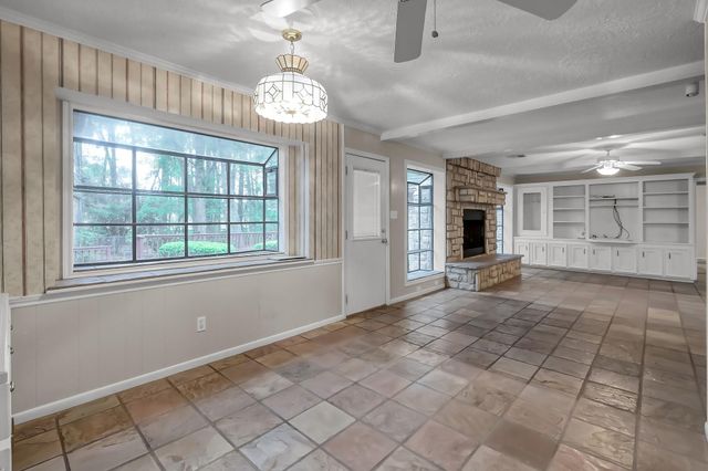 105 Broken Bough Lane, Conroe, TX 77304