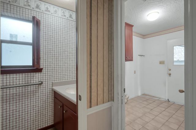 105 Broken Bough Lane, Conroe, TX 77304