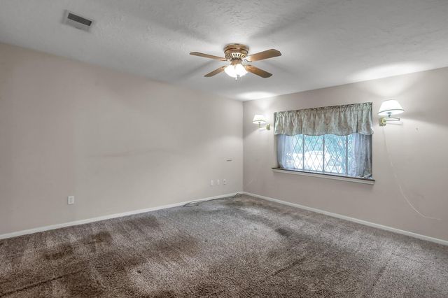 105 Broken Bough Lane, Conroe, TX 77304