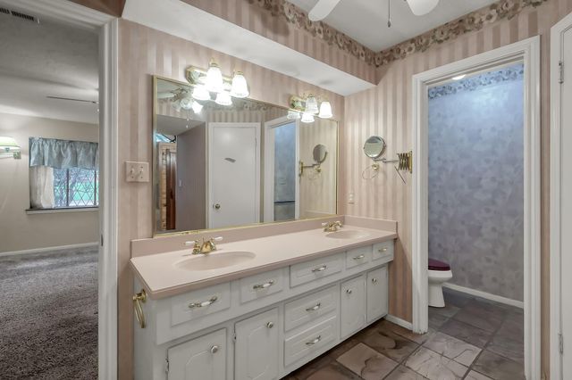 105 Broken Bough Lane, Conroe, TX 77304