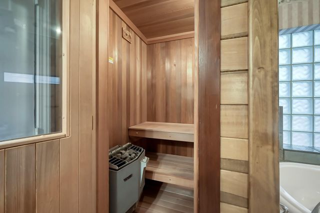 105 Broken Bough Lane, Conroe, TX 77304