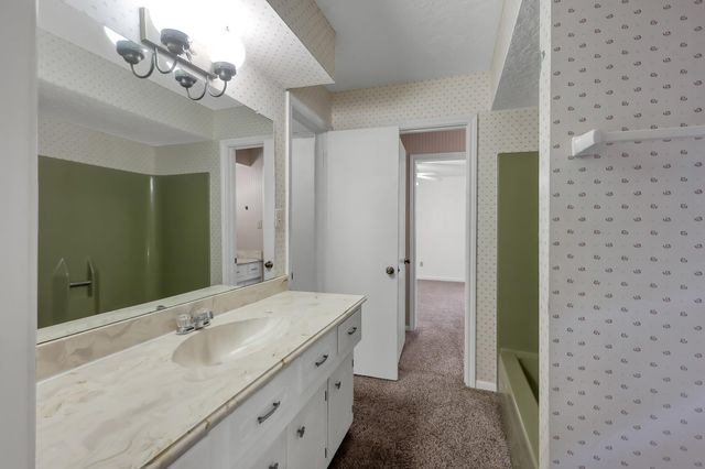 105 Broken Bough Lane, Conroe, TX 77304