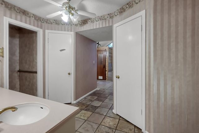 105 Broken Bough Lane, Conroe, TX 77304