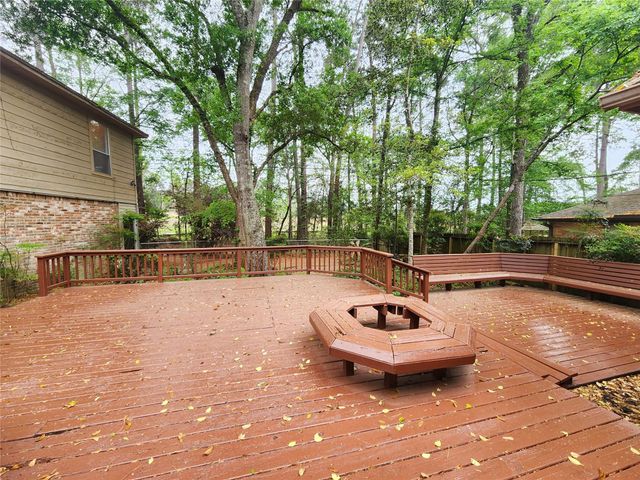 105 Broken Bough Lane, Conroe, TX 77304